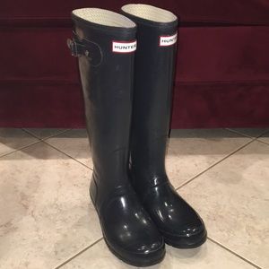 Tall Gloss NAVY Hunter Boots PRICE IS FIRM.